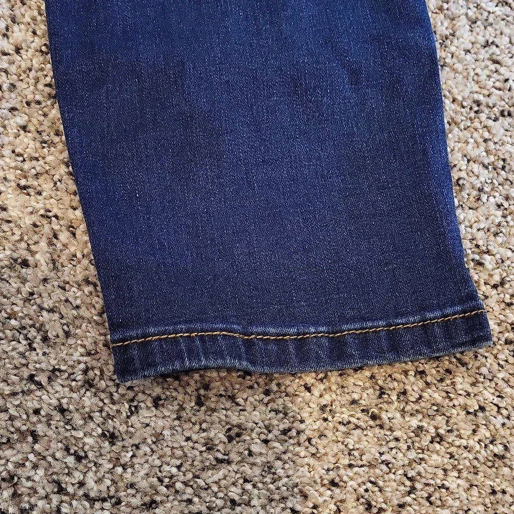 Tahari mid rise capris - Picture 5 of 8